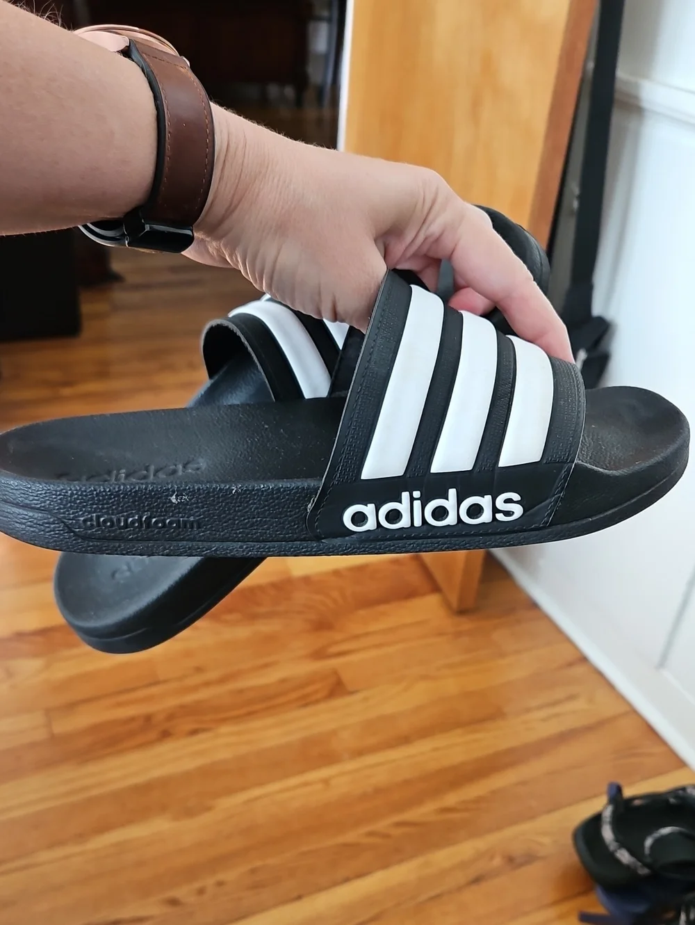 Adidas Mens Slip Ons Black Size 8 Great Shape